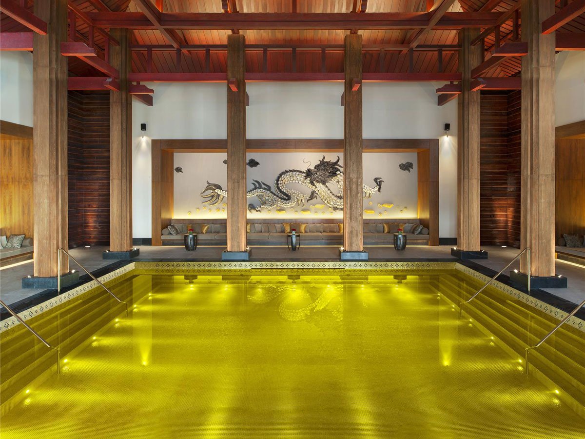 the-st-regis-lhasa-resorts-gold-energy-pool-in-tibet-makes-guests-feel-ultra-luxurious-with-its-gold-plated-tiles-lining-the-pool