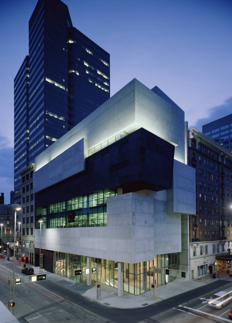 Lois and Richard Rosenthal Center, Zaha Hadid Architects, Cincinnati, USA, 2003 © Ronald Halbe