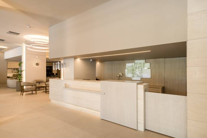 Το Holiday Inn Thessaloniki παρουσιάζει τα πλήρως ανακαινισμένα δωμάτια του 7ου και 8ου ορόφου