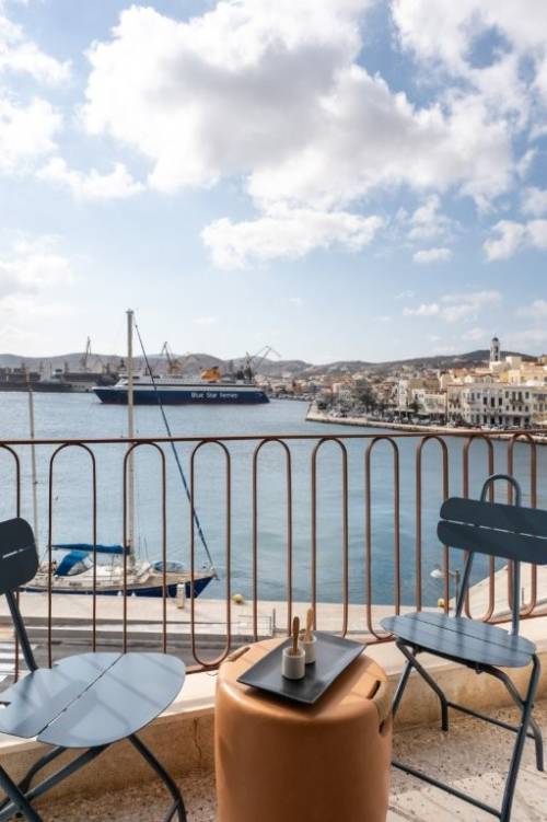 Kratisti Apartment: Έμπνευση από το λιμάνι της Σύρου
